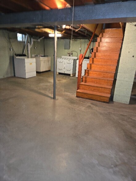 Building Photo - 571 15th St