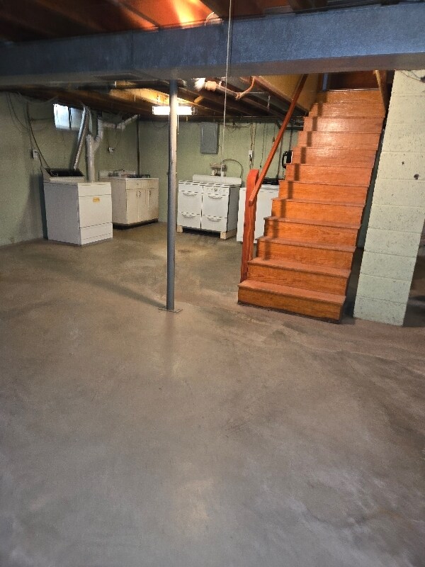 Building Photo - 571 15th St