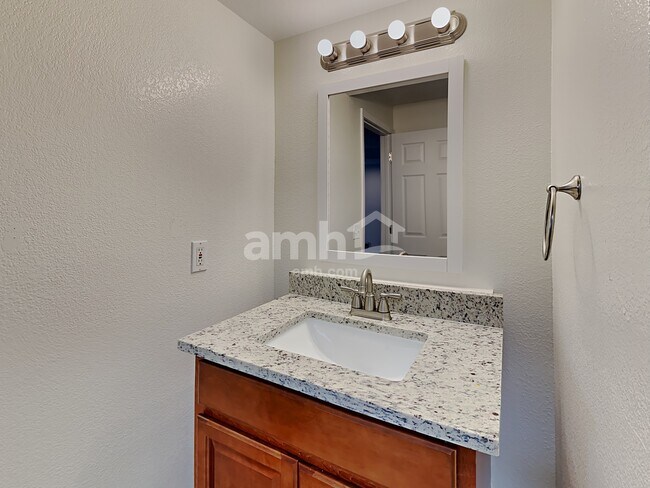 Building Photo - 6627 Sonny Blue Dr