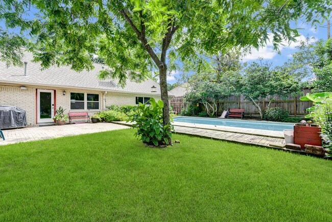 Building Photo - 10707 Piping Rock Ln
