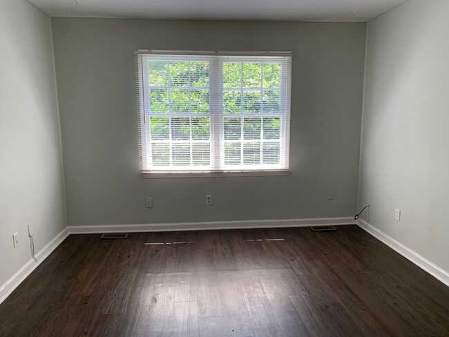 Building Photo - Brentwood North Raleigh~2 bedroom 1.5 bath...