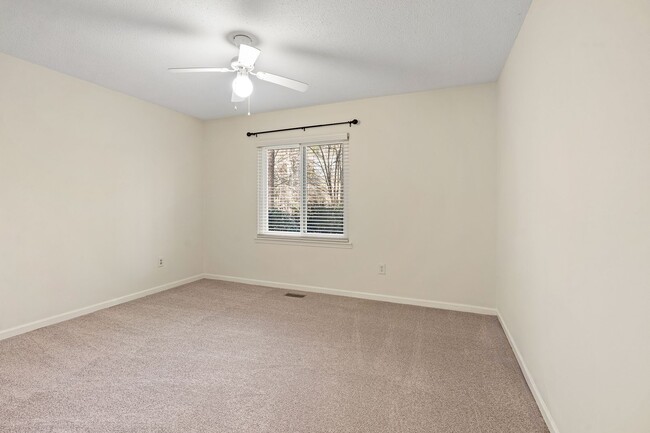 Building Photo - *APPLICATION PENDING* Chapel Hill 3 Bed 2 ...