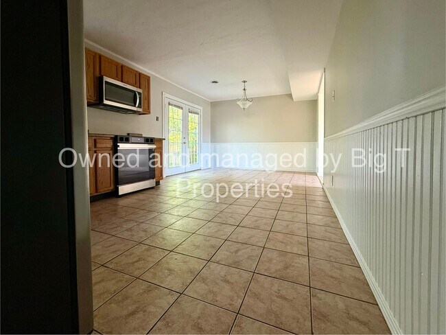 Building Photo - Beautiful 4 bedroom 2 bathroom home