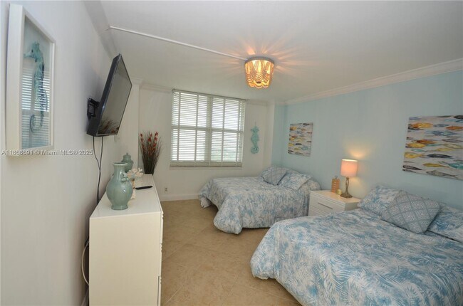 Building Photo - 3725 S Ocean Dr
