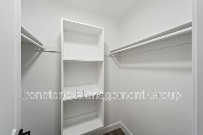 Building Photo - 4525 E 31st St