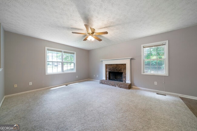 Building Photo - 347 Farm Brook Ln