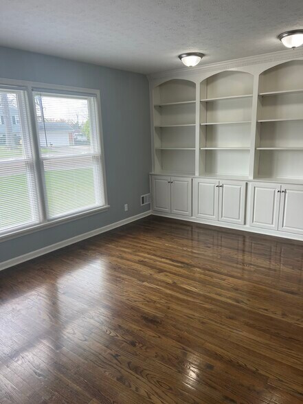 Building Photo - 8005 Casualwood Ct