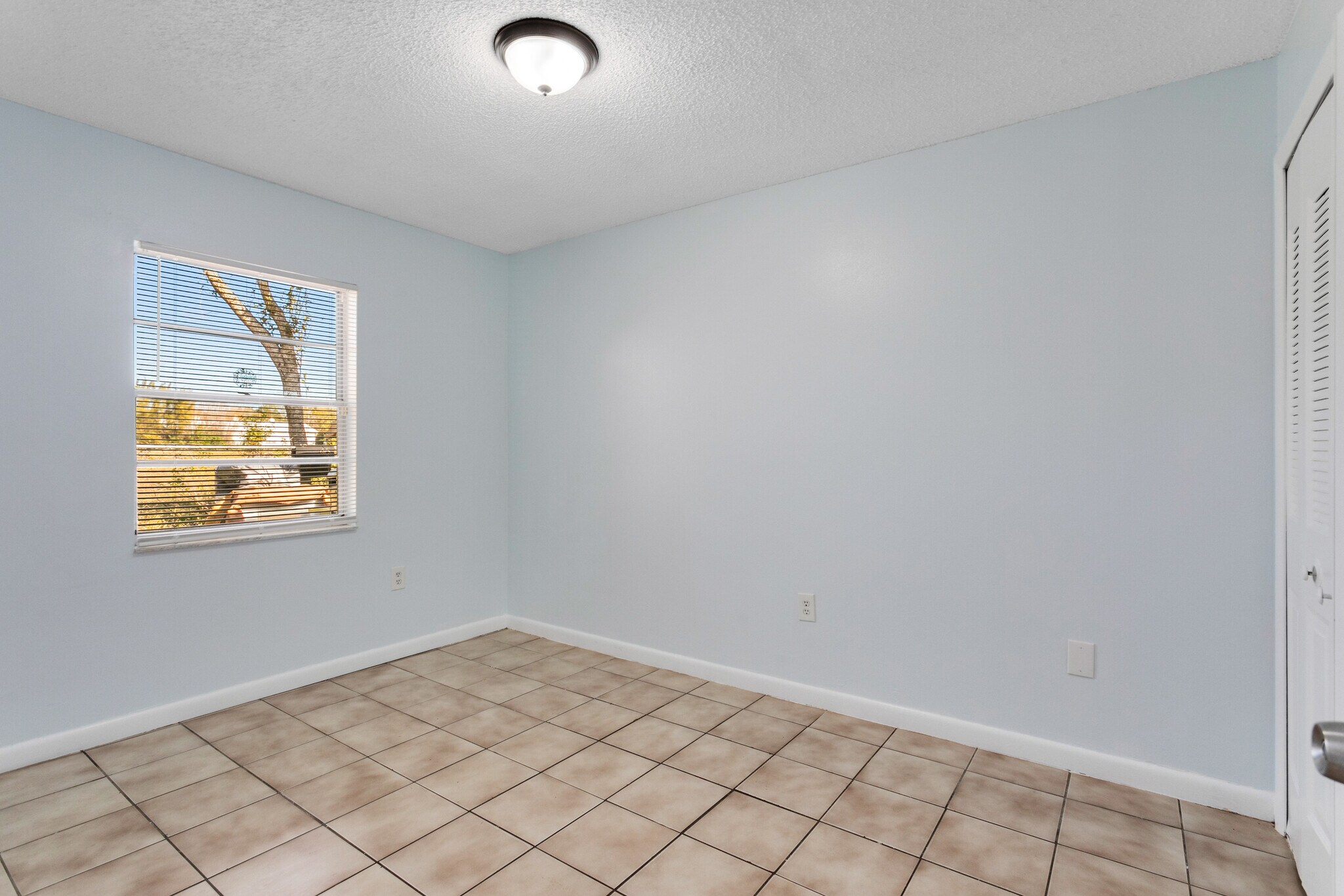 Building Photo - 3215 Pershing St