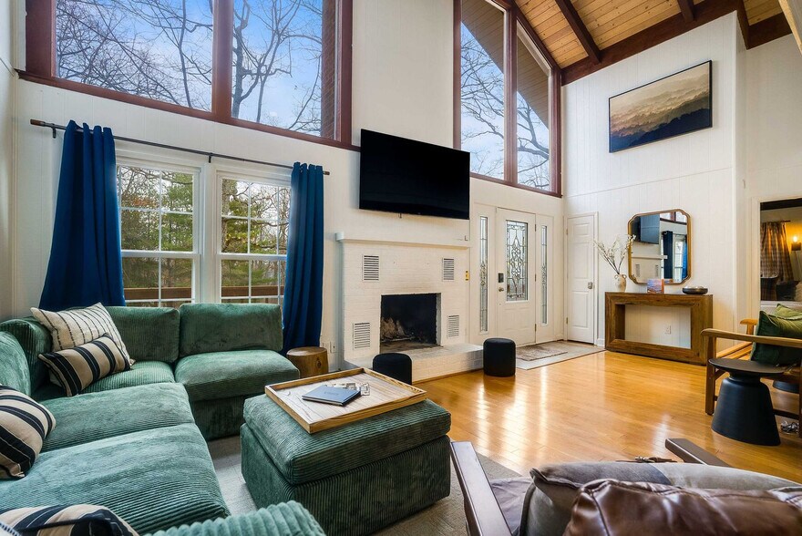 Primary Photo - 2964 Hopkins Dr