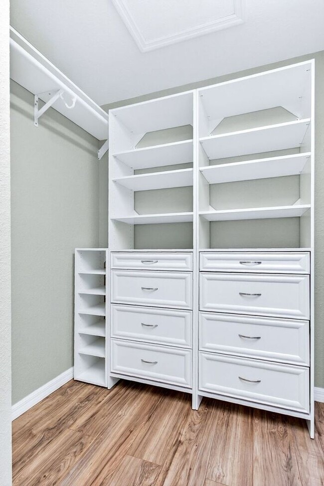 Building Photo - Immaculately updated 3/2.5 Three-Story Maitland Condo in Visconti!