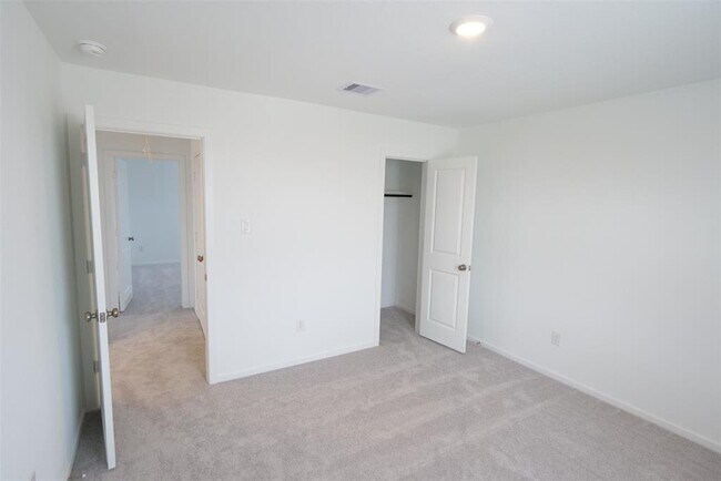 Building Photo - 26727 Feather Reed Dr