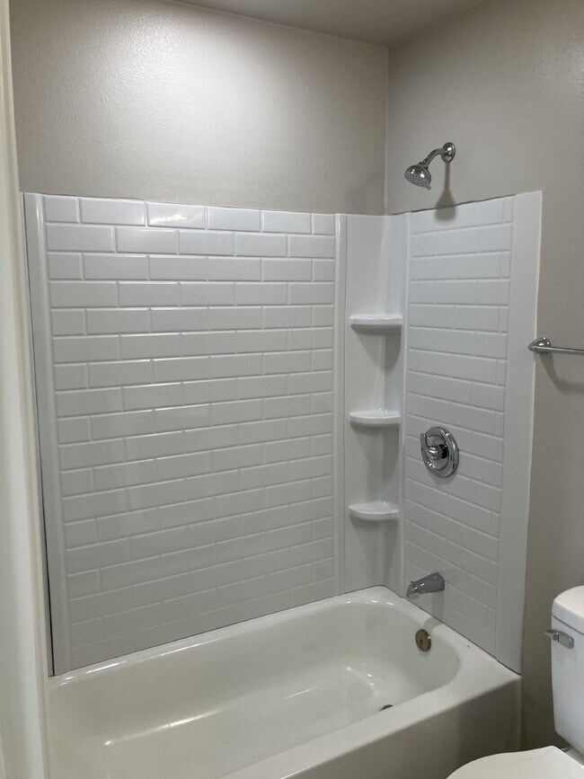 Building Photo - Fully Renovated 1-Bedroom!