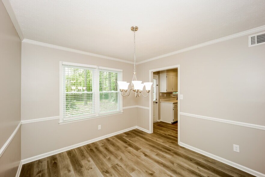 Building Photo - 105 Rock Mull