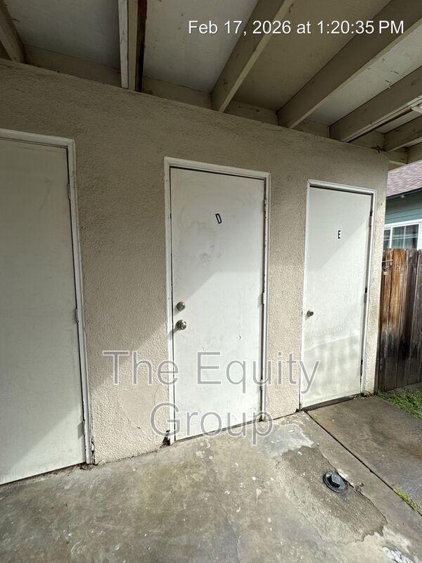 Building Photo - 624 N Garden St