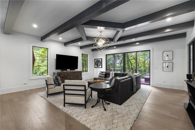 Building Photo - 306 Pinecrest Rd NE