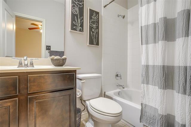 Building Photo - 13704 Southern Oaks Dr