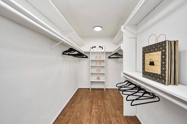 Building Photo - 18209 Vinland Dr