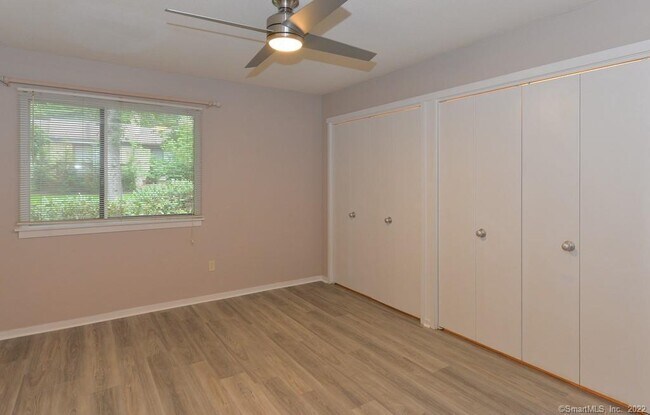 Building Photo - 994 Heritage Vlg