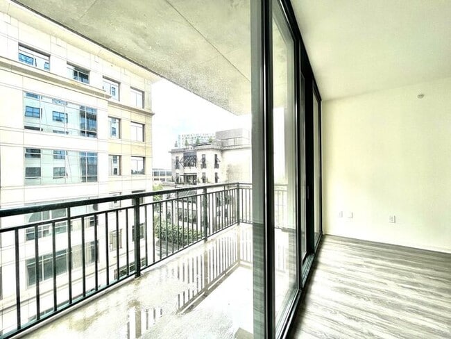 Building Photo - 3040 Peachtree Rd