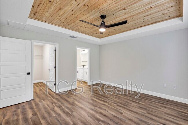 Building Photo - 6551 Hemlock Rd