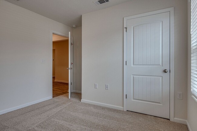 Building Photo - Spacious 4-Bedroom Home - Cambria