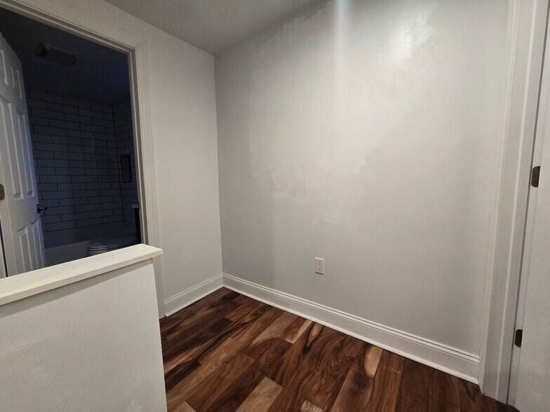 Building Photo - 4338 Coleridge St