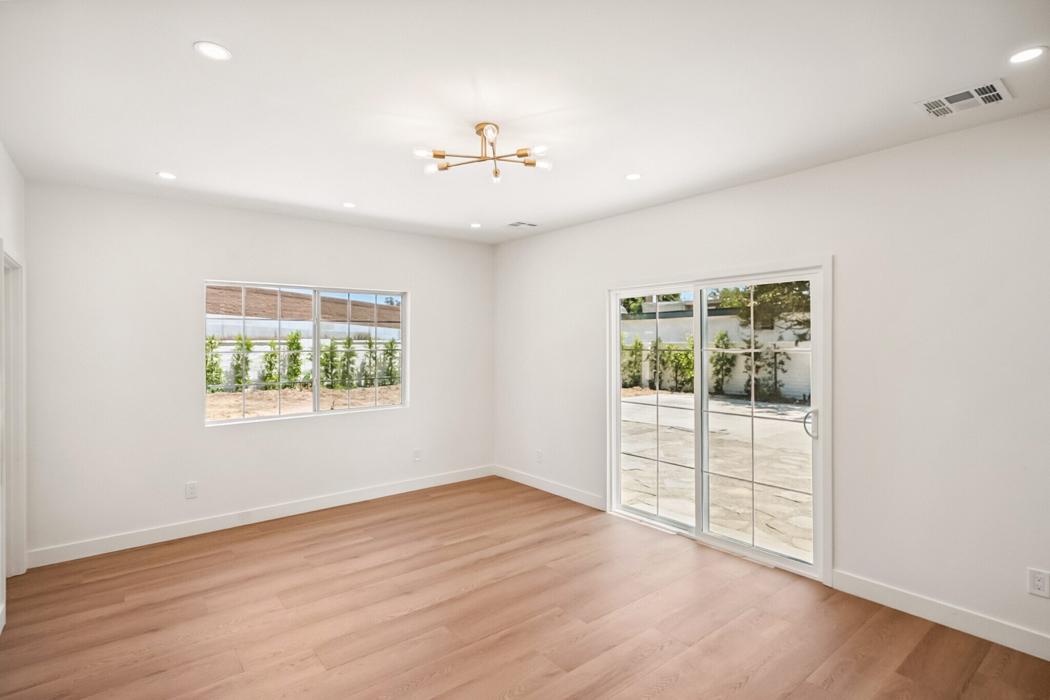 Primary Suite | Bedroom #1 - 4702 Kraft Ave