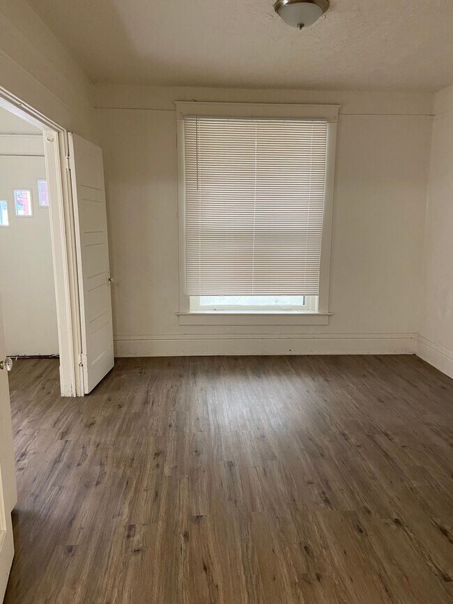 Building Photo - 2300 Montgall