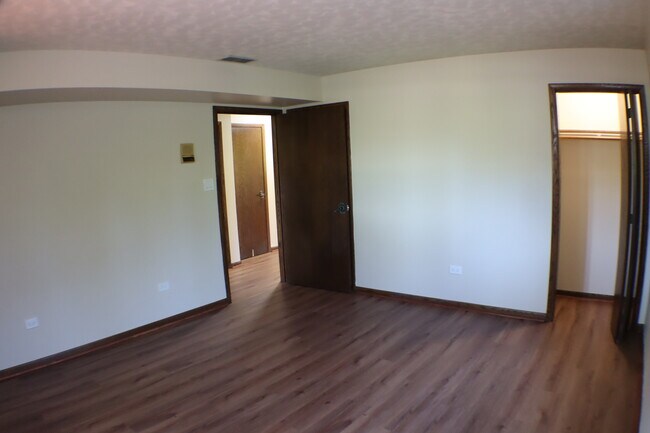 Building Photo - 44 Kingston Dr