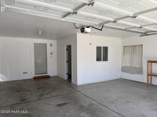 Building Photo - 1116 Samantha St