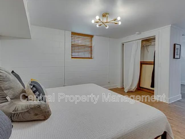 Building Photo - 1126 N Hwy 25 Bypass