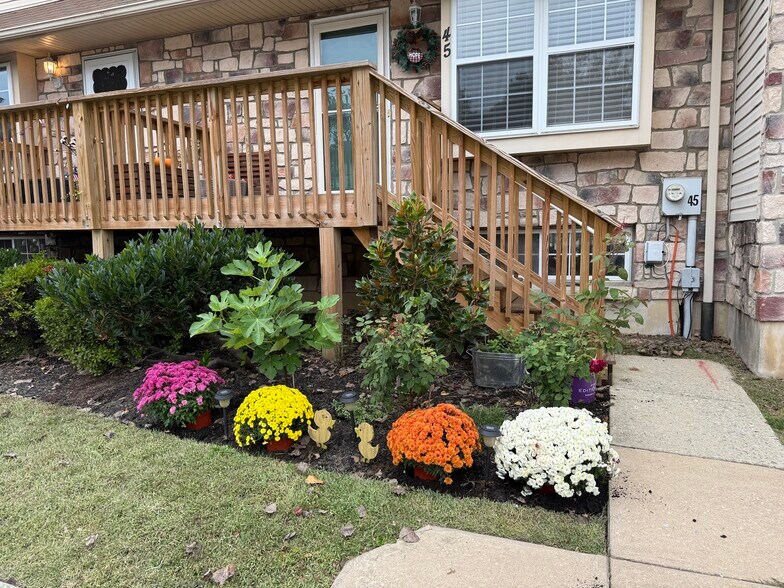 Building Photo - 7925 Ridge Ave