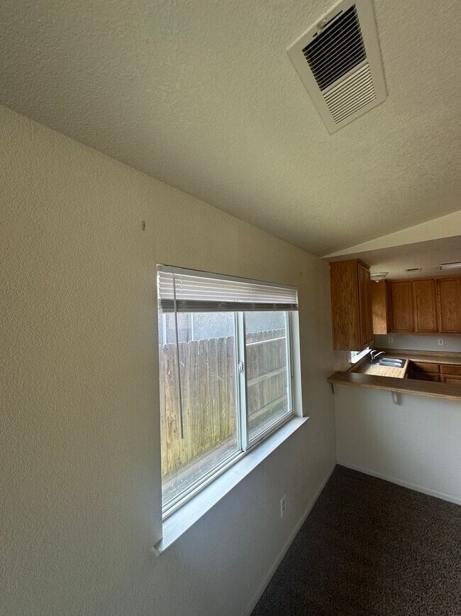 Building Photo - Four Bedroom Two Bathroom Home for Rent