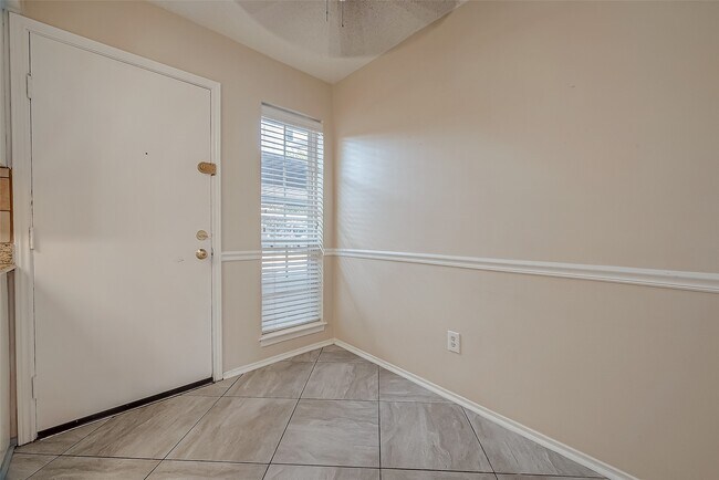 Building Photo - 6410 Del Monte Dr