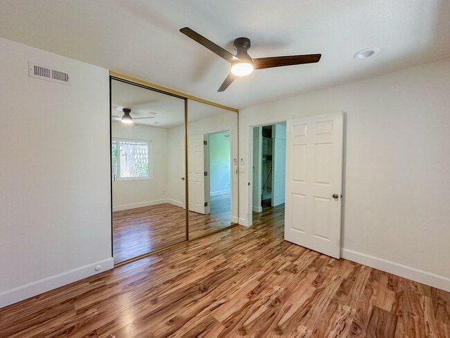Building Photo - Stylish 4 Bedroom, 2 Bath Single-Story wit...
