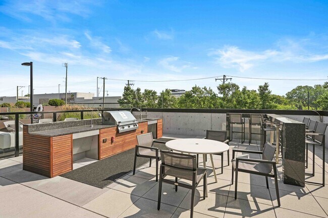 Building Photo - 2137 N Elston Ave
