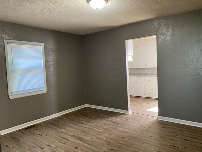 Building Photo - COMING SOON! Charming 2 Bedroom Home