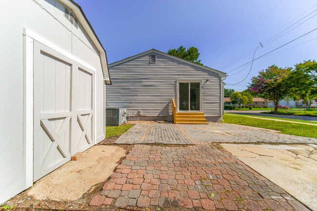 Building Photo - STUNNING 3 BED SINGLE FAMILY HOME!!