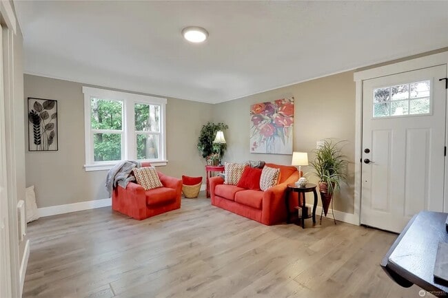 Building Photo - 3819 21st Ave SW