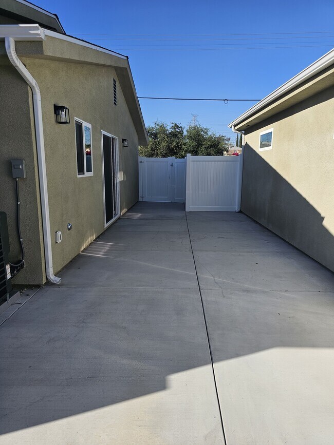 Building Photo - 11204 Sylvan St