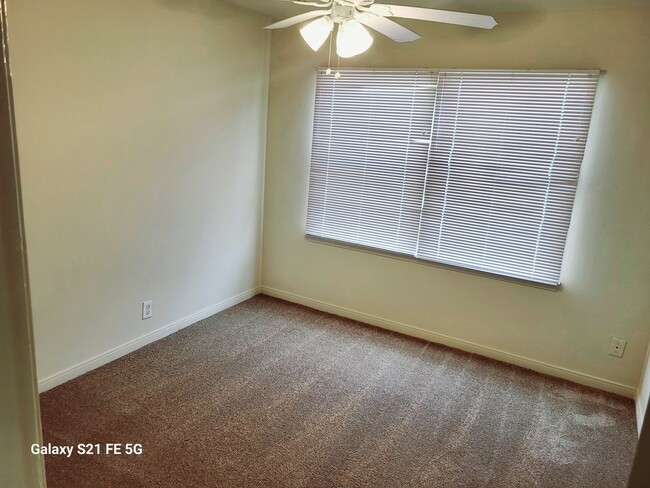 Building Photo - NEW PRICE REDUCTION: House 2bd 1ba- yard, ...