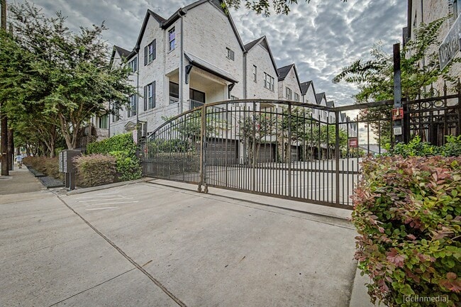 Building Photo - 4009 University Grove St
