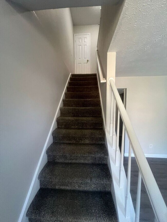 Building Photo - 2 bedroom 2.5 bath in the Lawrenceville area!