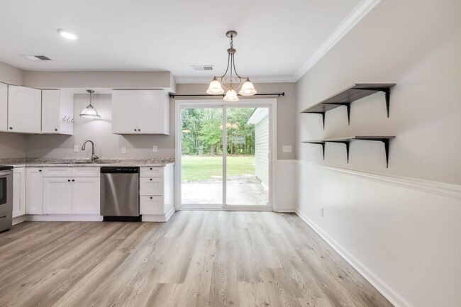 Building Photo - Freshly Painted 4 Bed Home on Huge Lot wit...