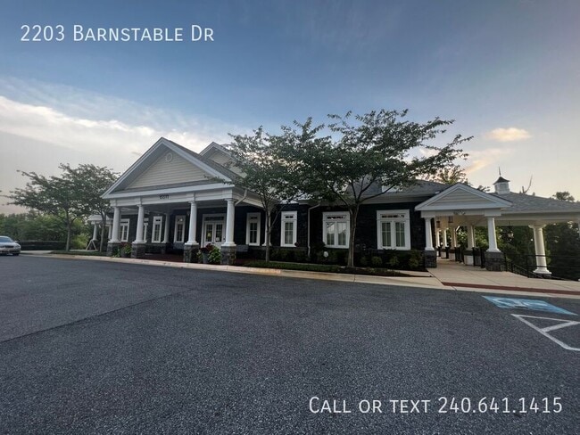Building Photo - 2203 Barnstable Dr