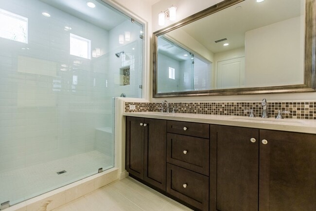Building Photo - 4BD/3BA/2Garage Two Story Highly upgraded ...