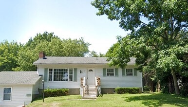 Building Photo - 5 bedroom, 2 bathroom house (29 East Terrace)