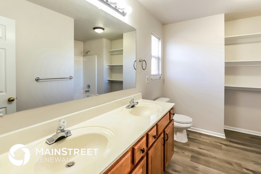 Building Photo - 100 Limit St