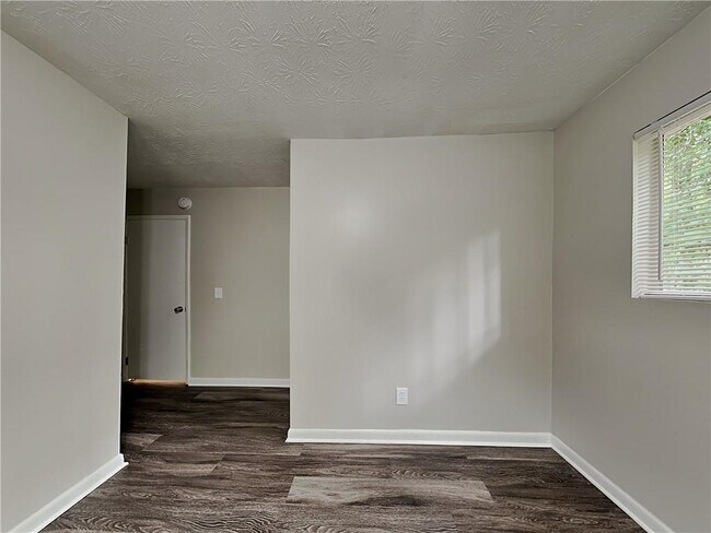 Building Photo - 5992 Monterey Dr