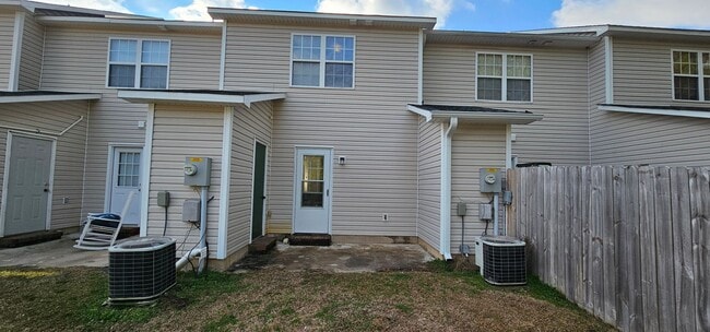 Building Photo - 204 Fairwood Ct